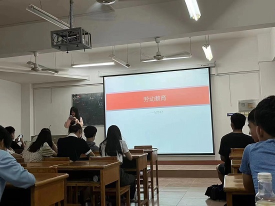 说明: C:\Users\Administrator\Desktop\ac米兰官方网站召开“劳动教育”主题班会2022.5.8\ac米兰官方网站召开“劳动教育”主题班会2022.5.8\1.jpg