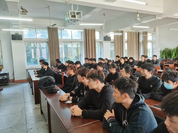 说明: C:\Users\Administrator\Desktop\ac米兰官方网站“青马工程”第一期大学生骨干培训班开班2021.11.12\ac米兰官方网站“青马工程”第一期大学生骨干培训班开班2021.11.12\3.jpg