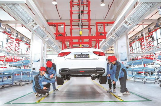 beat365英国官方网站学生进行实训。 赵光煜 摄.png