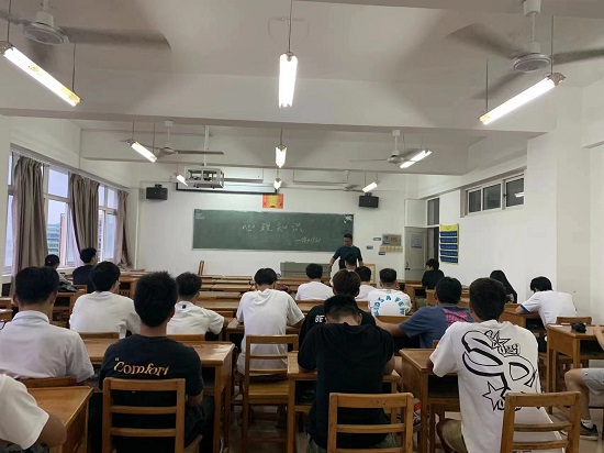 说明: C:\Users\Administrator\Desktop\ac米兰官方网站开展普及“心理知识”主题班会2022.6.14\ac米兰官方网站开展普及“心理知识”主题班会2022.6.14\1.jpg