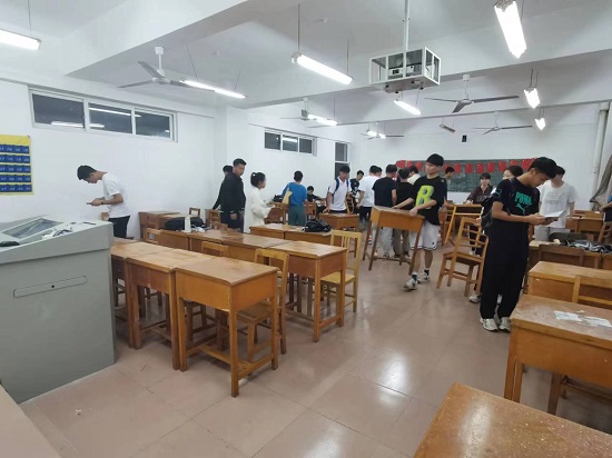 说明: C:\Users\Administrator\Desktop\ac米兰官方网站召开“劳动教育”主题班会2022.5.8\ac米兰官方网站召开“劳动教育”主题班会2022.5.8\2.jpg