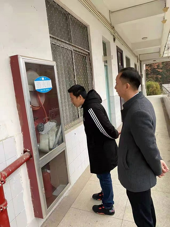 说明: C:\Users\Administrator\Desktop\ac米兰官方网站开展冬季消防安全检查活动2021.12.17\ac米兰官方网站开展冬季消防安全检查活动2021.12.17\4.jpg