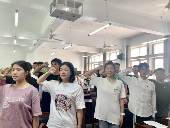 说明: C:\Users\Administrator\Desktop\ac米兰官方网站举行新党员入党宣誓大会2022.6.9\ac米兰官方网站举行新党员入党宣誓大会2022.6.9\2.jpg