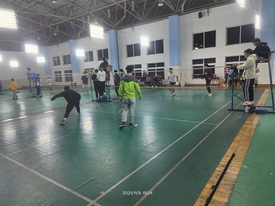 说明: C:\Users\Administrator\Desktop\2021年度ac米兰官方网站学生羽毛球比赛圆满落幕2021.11.16\2021年度ac米兰官方网站学生羽毛球比赛圆满落幕2021.11.16\3.jpg