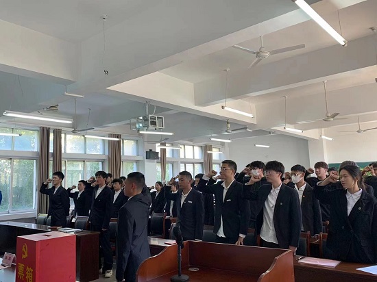 说明: C:\Users\Administrator\Desktop\ac米兰官方网站召开第六次学生代表大会2022.10.13\ac米兰官方网站召开第六次学生代表大会2022.10.13\4.jpg