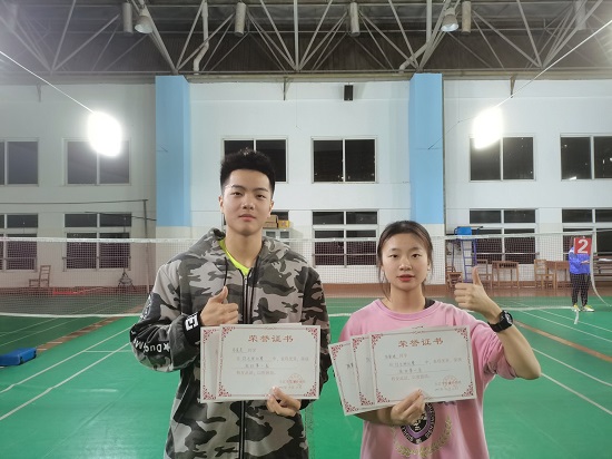 说明: C:\Users\Administrator\Desktop\2021年度ac米兰官方网站学生羽毛球比赛圆满落幕2021.11.16\2021年度ac米兰官方网站学生羽毛球比赛圆满落幕2021.11.16\2.jpg