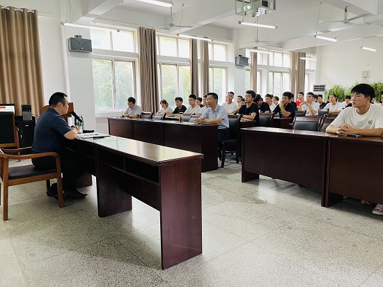 说明: C:\Users\Administrator\Desktop\ac米兰官方网站举办学习习近平总书记“七一”重要讲话精神宣讲报告会\ac米兰官方网站举办学习习近平总书记“七一”重要讲话精神宣讲报告会\25e4420d163fadb89472e724782a06a.jpg