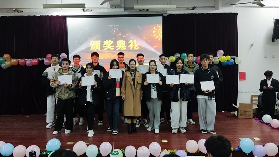 说明: C:\Users\Administrator\Desktop\ac米兰官方网站举办2021年迎新文艺表演大赛2021.12.15\ac米兰官方网站举办2021年迎新文艺表演大赛2021.12.15\8.jpg