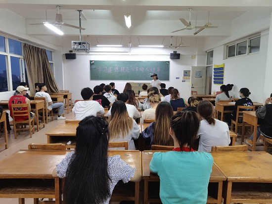 说明: C:\Users\Administrator\Desktop\ac米兰官方网站开展道德模范先进事迹学习宣传活动2022.4.26\ac米兰官方网站开展道德模范先进事迹学习宣传活动2022.4.26\2.jpg