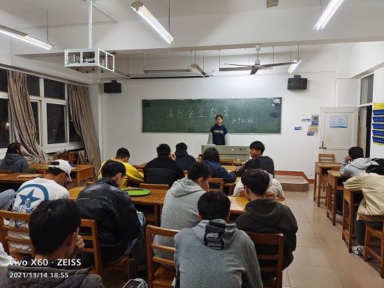 说明: C:\Users\Administrator\Desktop\ac米兰官方网站开展消防安全教育主题班会2021.11.16\ac米兰官方网站开展消防安全教育主题班会2021.11.16\2.jpg