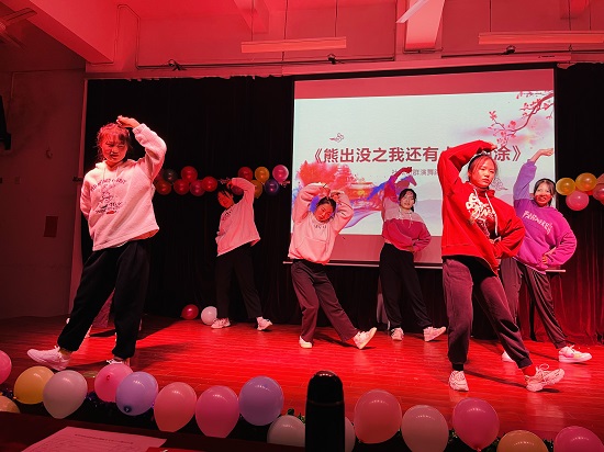 说明: C:\Users\Administrator\Desktop\ac米兰官方网站举办2021年迎新文艺表演大赛2021.12.15\ac米兰官方网站举办2021年迎新文艺表演大赛2021.12.15\4.jpg