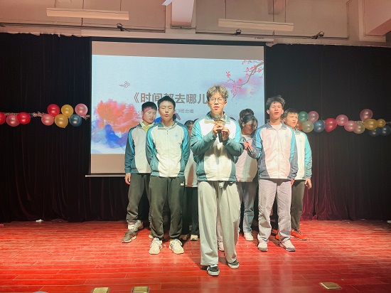 说明: C:\Users\Administrator\Desktop\ac米兰官方网站举办2021年迎新文艺表演大赛2021.12.15\ac米兰官方网站举办2021年迎新文艺表演大赛2021.12.15\6.jpg